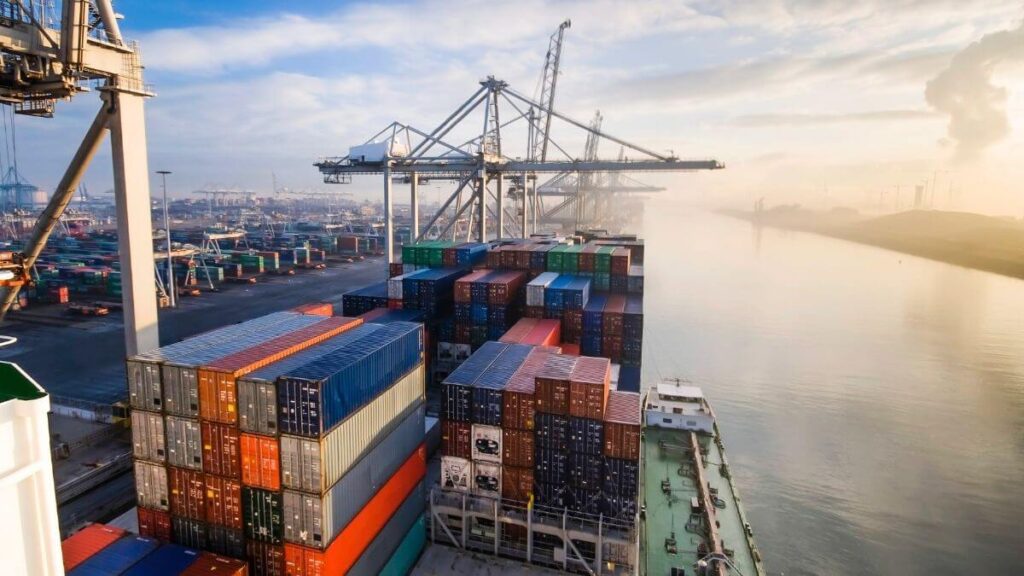 Cước container giảm tuần thứ ba, rủi ro Suez gia tăng áp lực