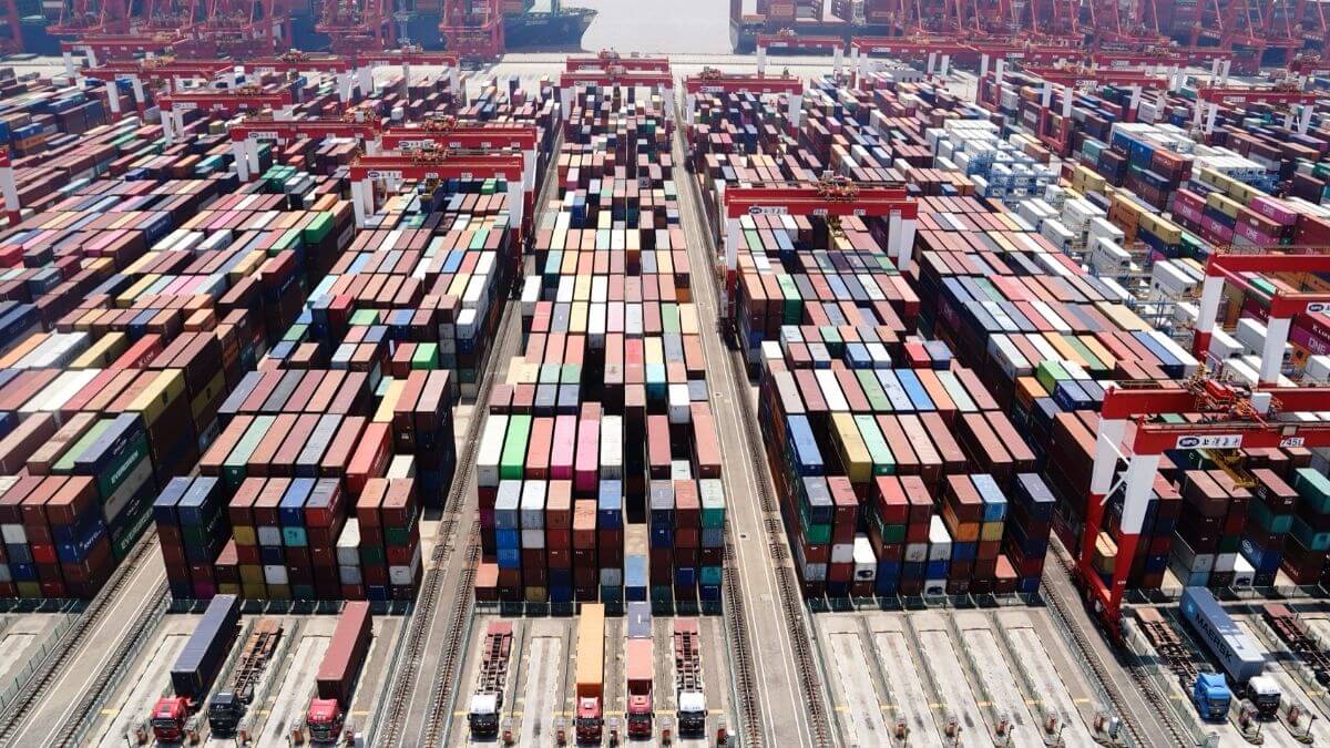 Cảng container Thượng Hải vượt 55 triệu TEU năm 2025