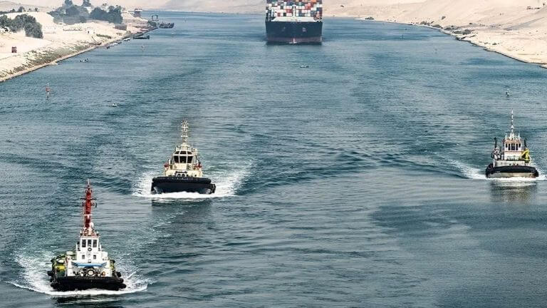 Suez vẫn vắng tàu sau 100 ngày yên ắng