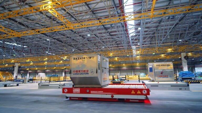 AGV công suất lớn tái định hình khai thác hàng hóa tại Pudong