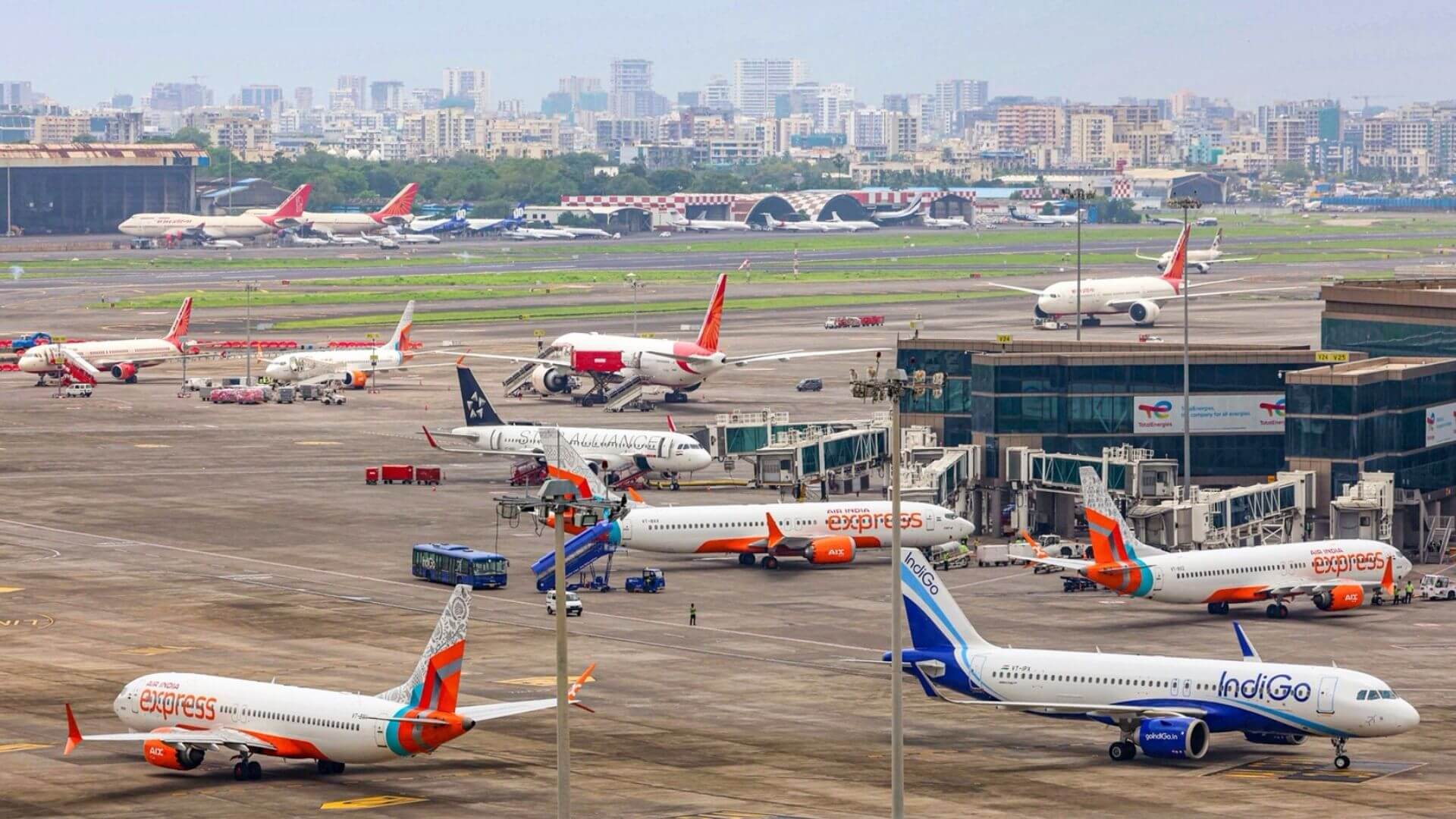 Sân bay Mumbai dự kiến dừng freighter 10 tháng