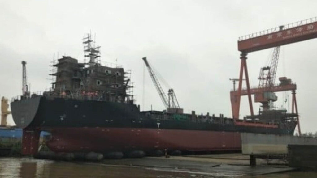 Dongze trở lại đường đua đóng tàu Trung Quốc