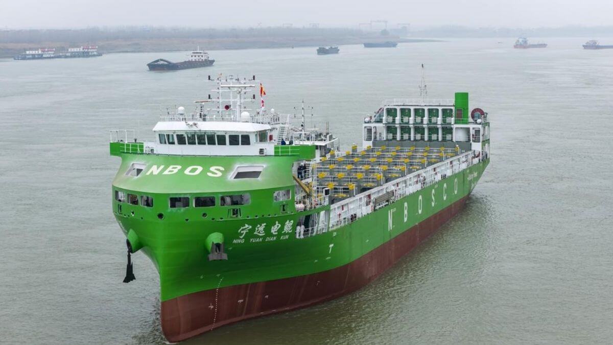 Tàu container điện lớn nhất Trung Quốc thử nghiệm trên biển