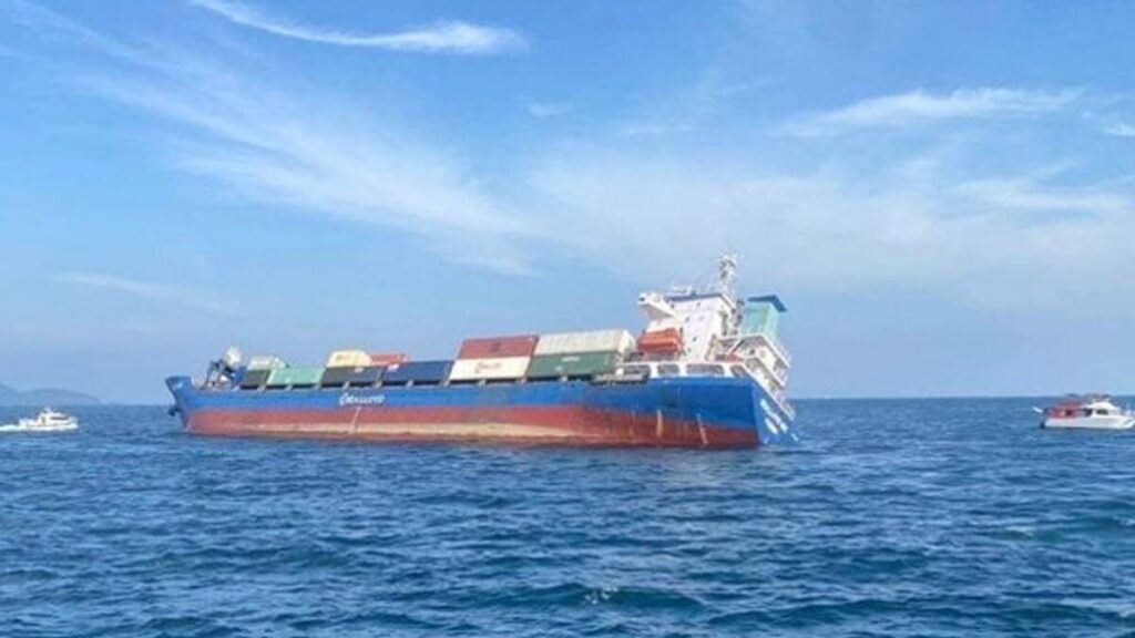 [Cập nhật]: Kiểm soát container, dầu sau sự cố chìm tàu Sealloyd Arc