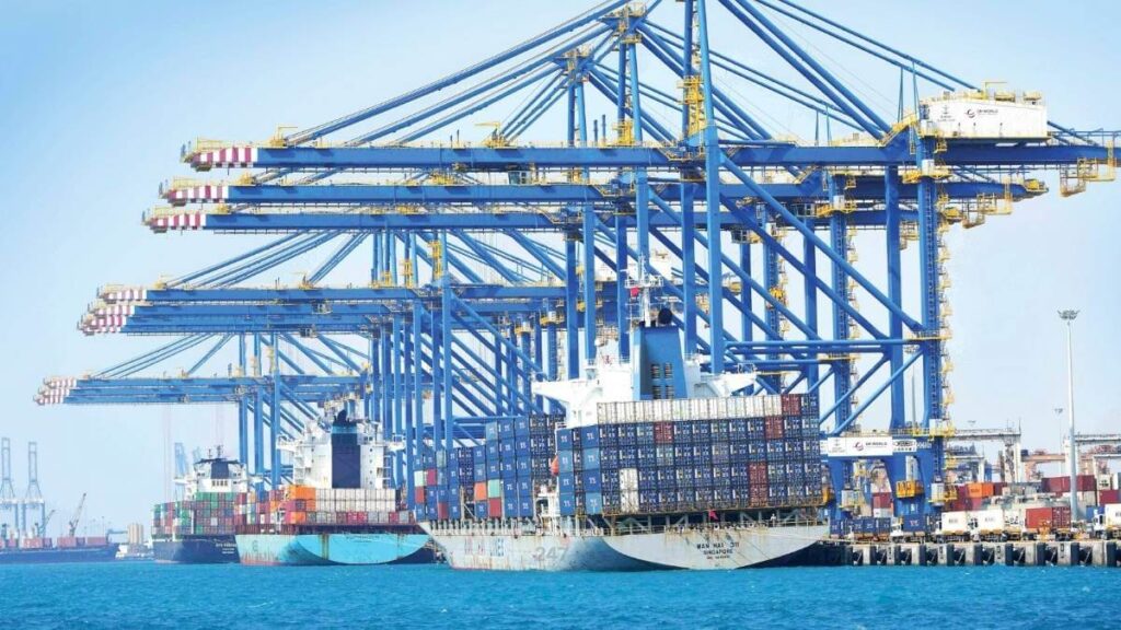 DP World bán 37,5% bến cảng Jeddah cho APM – Maersk