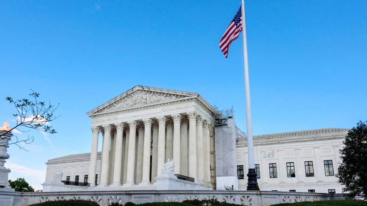 Trump áp thuế 10% toàn cầu trong 150 ngày