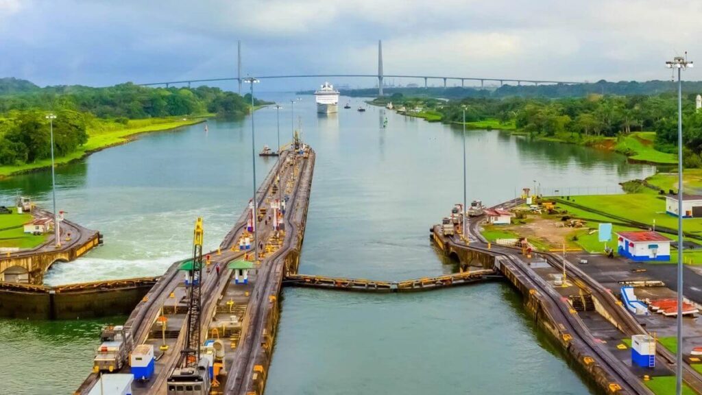 CK Hutchison leo thang pháp lý vụ cảng Panama