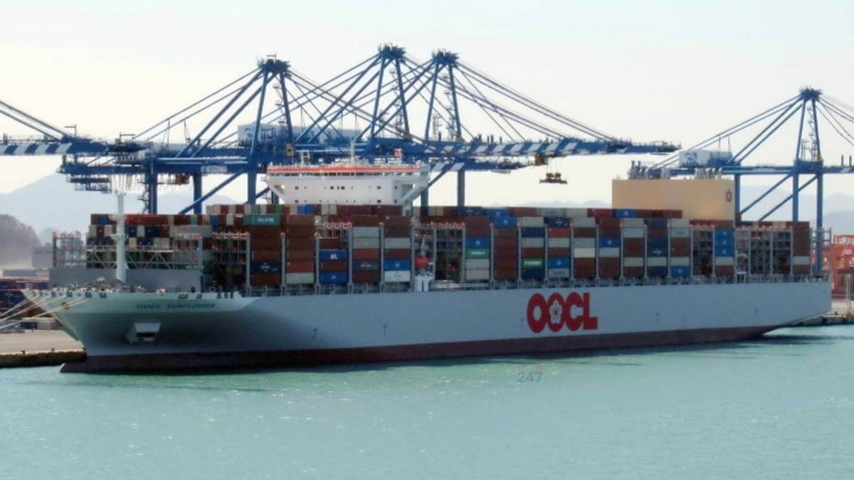 57 container rơi khỏi OOCL Sunflower tại Bắc Thái Bình Dương