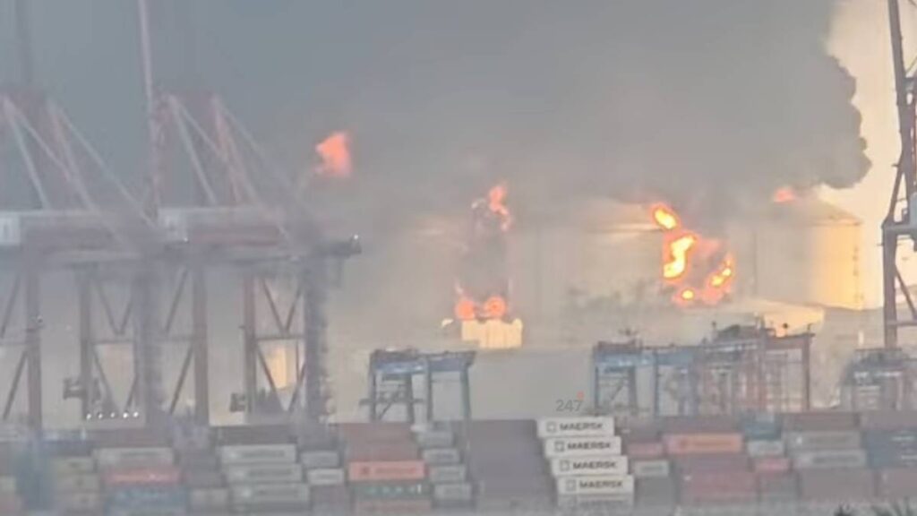 Drone tấn công khiến cảng Salalah ngừng hoạt động