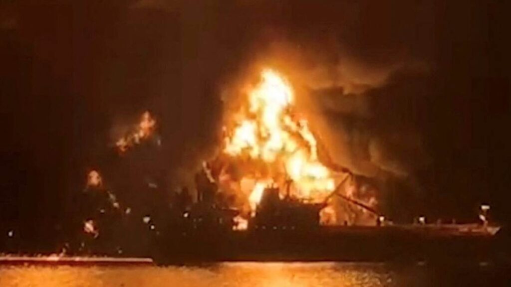 Tàu dầu, tàu container bị tấn công tại Vịnh Ba Tư