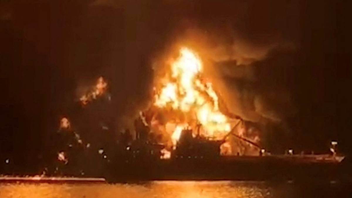 Tàu dầu, tàu container bị tấn công tại Vịnh Ba Tư