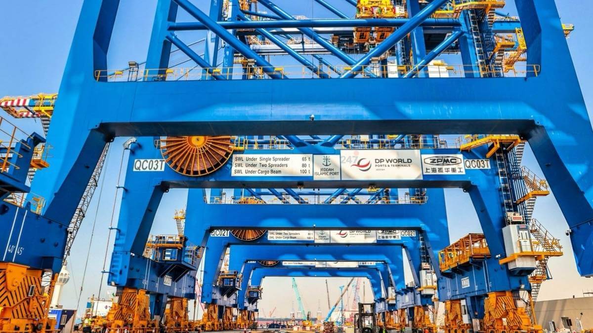 DP World lãi 1,96 tỷ USD, container tăng 5,8%