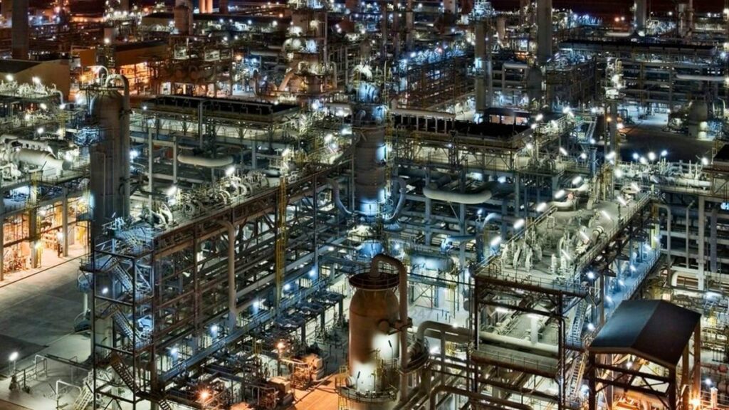 Hormuz tê liệt, 3% LNG toàn cầu bị gián đoạn: Khủng hoảng năng lượng leo thang