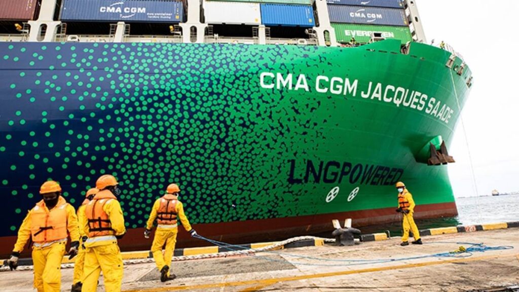 Siết phụ phí vận tải giữa khủng hoảng Hormuz