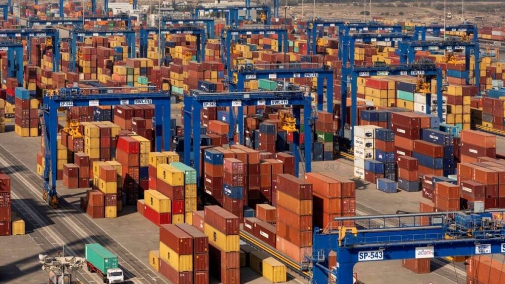 Tắc Nghẽn Container Toàn Cầu Leo Thang Vì Xung Đột