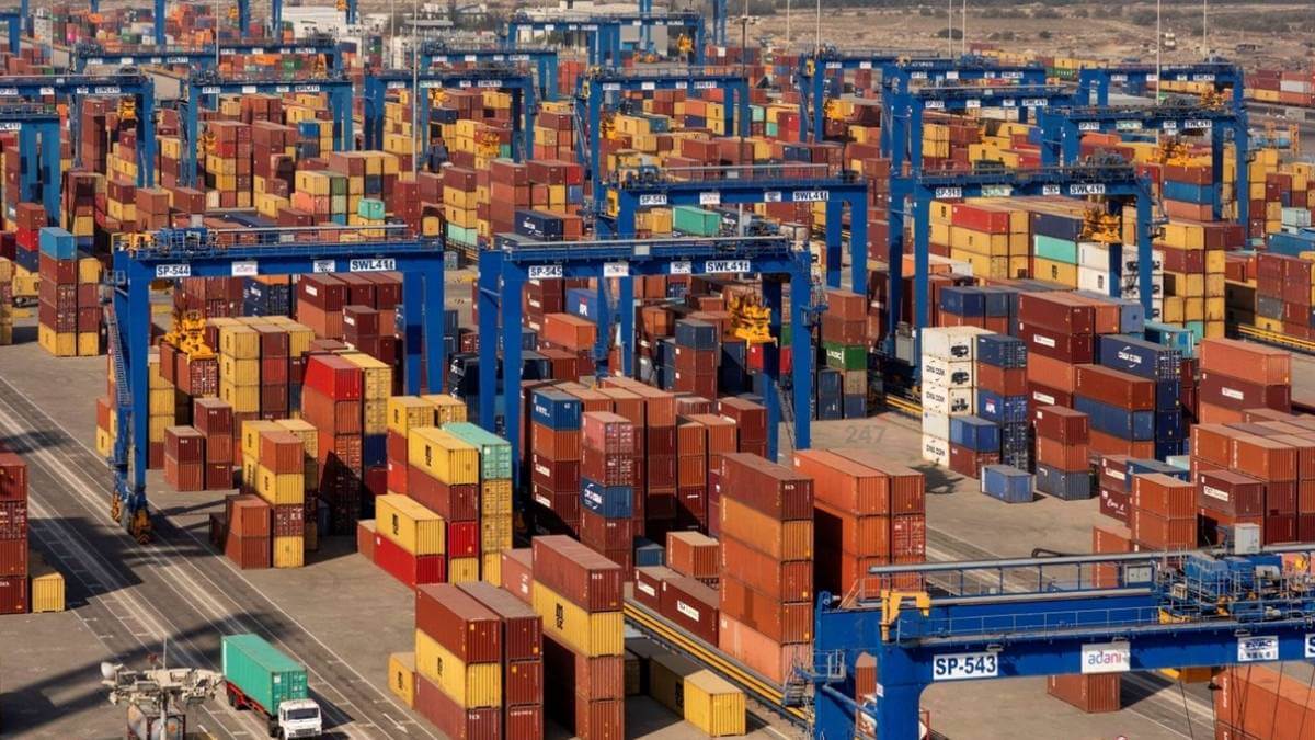 Tắc Nghẽn Container Toàn Cầu Leo Thang Vì Xung Đột