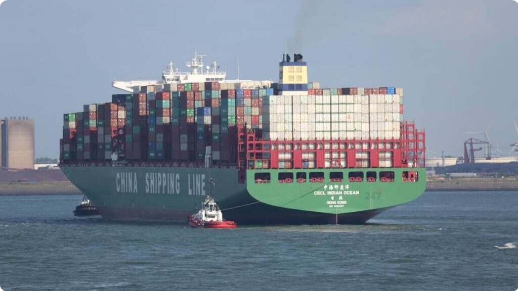 Tàu COSCO quay đầu tại Hormuz, “lối đi an toàn” của Iran bị nghi ngờ