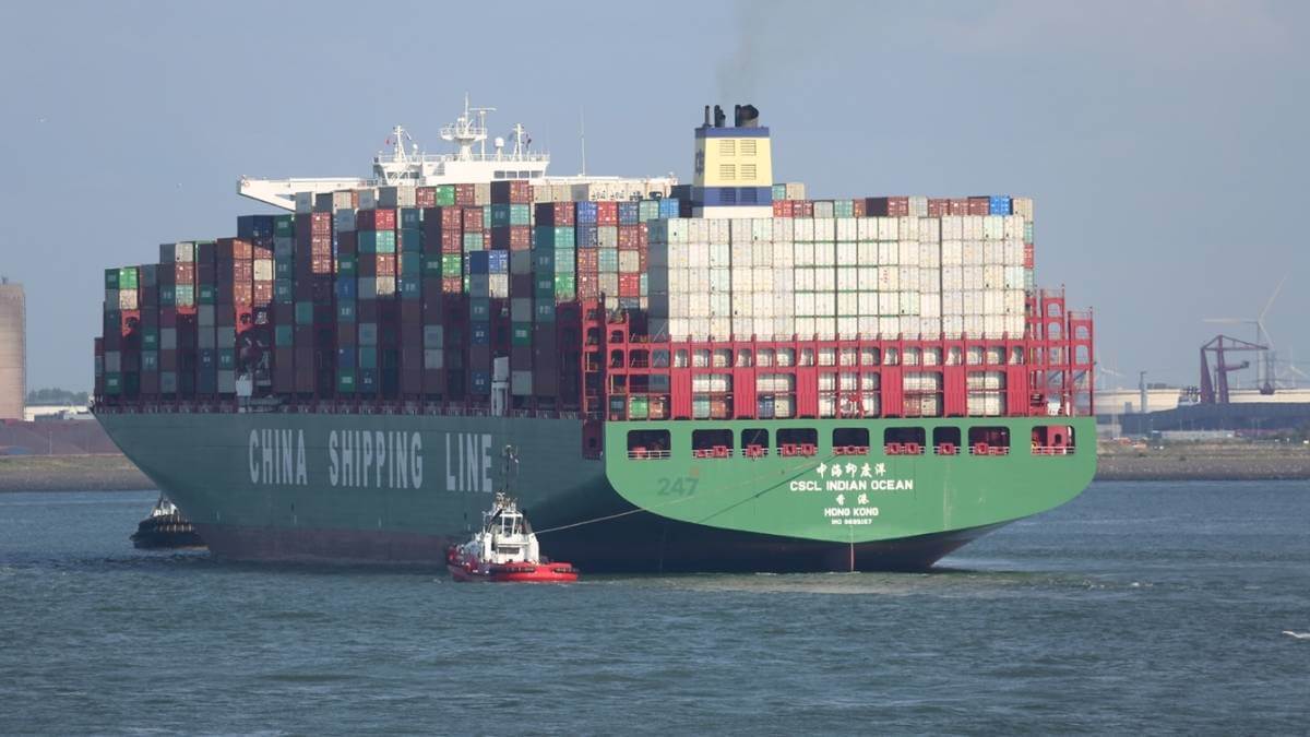 Tàu container Trung Quốc CSCL vượt eo biển Hormuz sau lần thử thứ hai