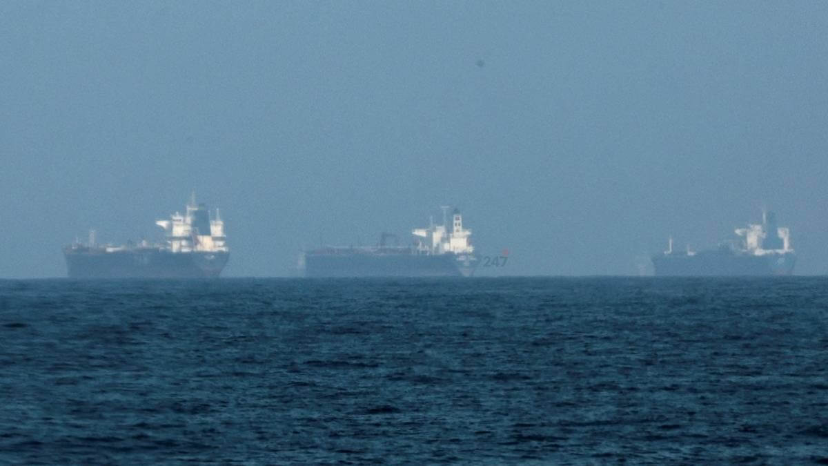 Eo biển Hormuz gần như tê liệt vì rủi ro an ninh