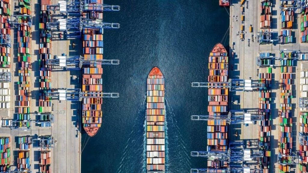 Cước container tăng trở lại, tuyến Mỹ biến động mạnh vì áp lực nhiên liệu và Hormuz