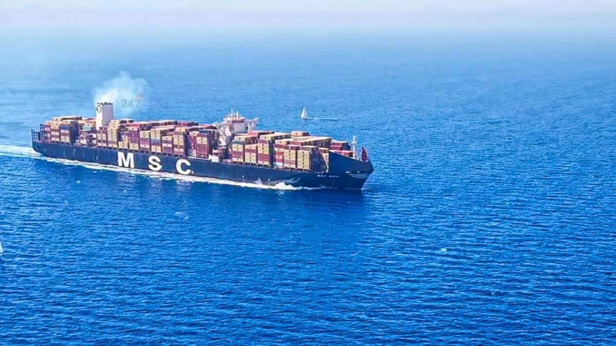 Tàu container MSC Maya bị flotilla thuyền buồm vây trên Địa Trung Hải gây gián đoạn hành trình