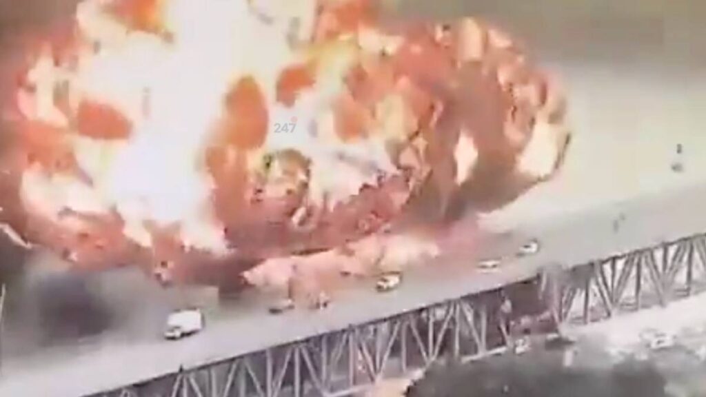 Nổ xe bồn đóng cầu Bridge of the Americas tại Panama