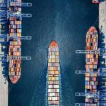 Tàu container vận hành trên tuyến quốc tế trong bối cảnh giá cước giảm do dư cung thị trường vận tải biển