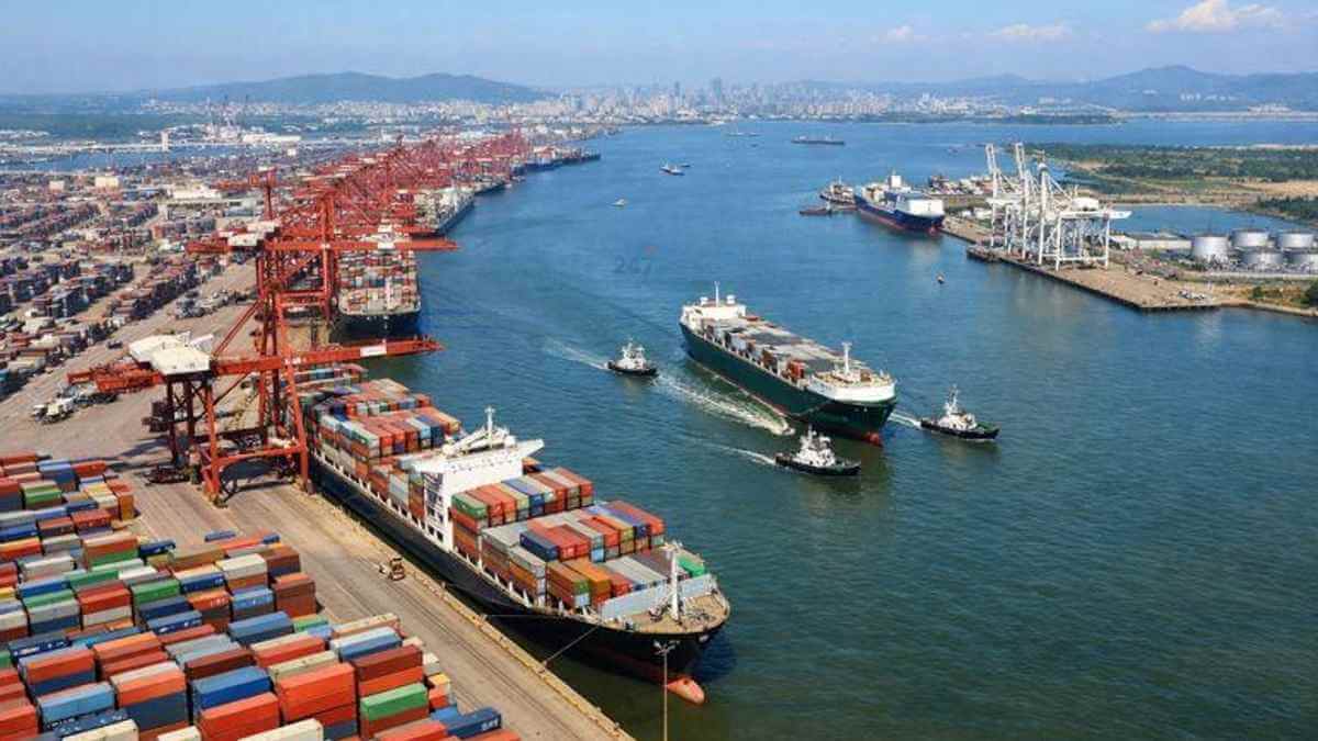 Trung Quốc xử phạt 9 hãng tàu container quốc tế