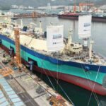 Tàu chở LNG đầu tiên của MOL được lắp hệ thống cánh buồm gió Wind Challenger nhằm giảm tiêu thụ nhiên liệu và phát thải khí nhà kính.
