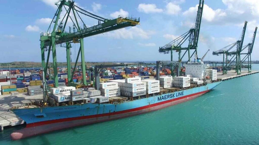 Hapag-Lloyd, CMA CGM dừng booking hàng đi Cuba
