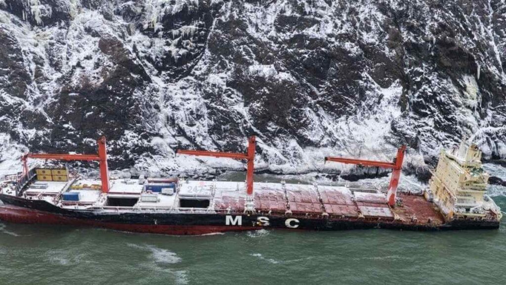 MSC Baltic III Chính Thức Bị Cắt Xác Sau 14 Tháng Mắc Cạn Tại Canada