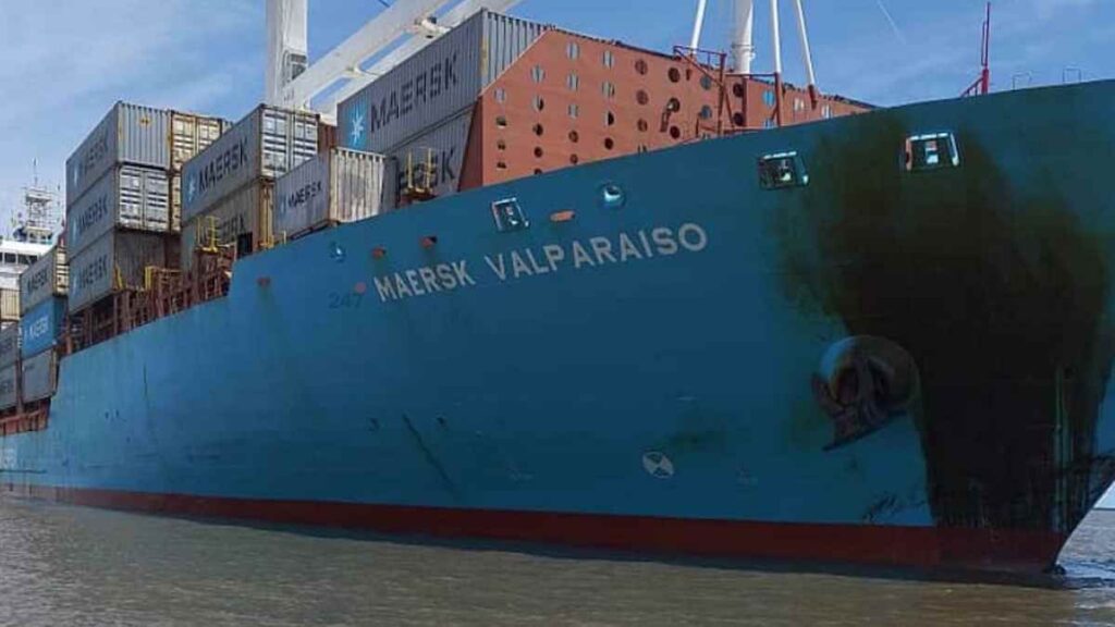 Va chạm tàu Maersk khiến luồng cảng Nigeria tê liệt
