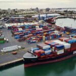Tàu container của Eimskip neo tại cảng trong bối cảnh đình công thủy thủ làm gián đoạn hoạt động vận tải biển Iceland