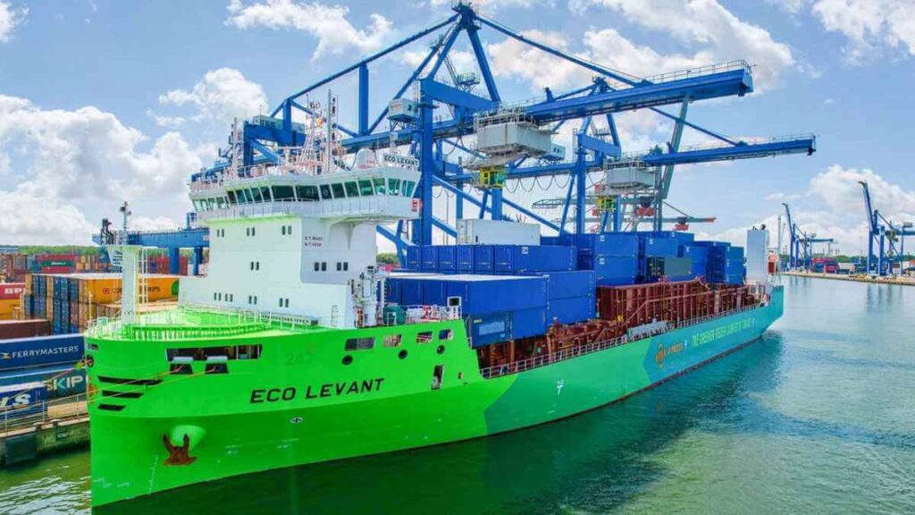 Rotterdam hoàn tất tiếp nhiên liệu ethanol-methanol đầu tiên