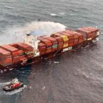 Tàu container bốc cháy trên biển do khai báo sai hàng nguy hiểm.