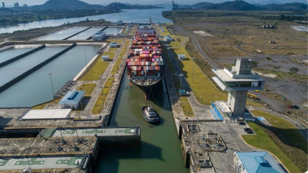 Tàu container quá cảnh Kênh đào Panama khi lưu lượng tàu tăng sau gián đoạn tại eo biển Hormuz