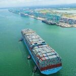 Tàu container tại cảng trung chuyển châu Á trong xu hướng dịch chuyển mạng lưới hãng tàu.