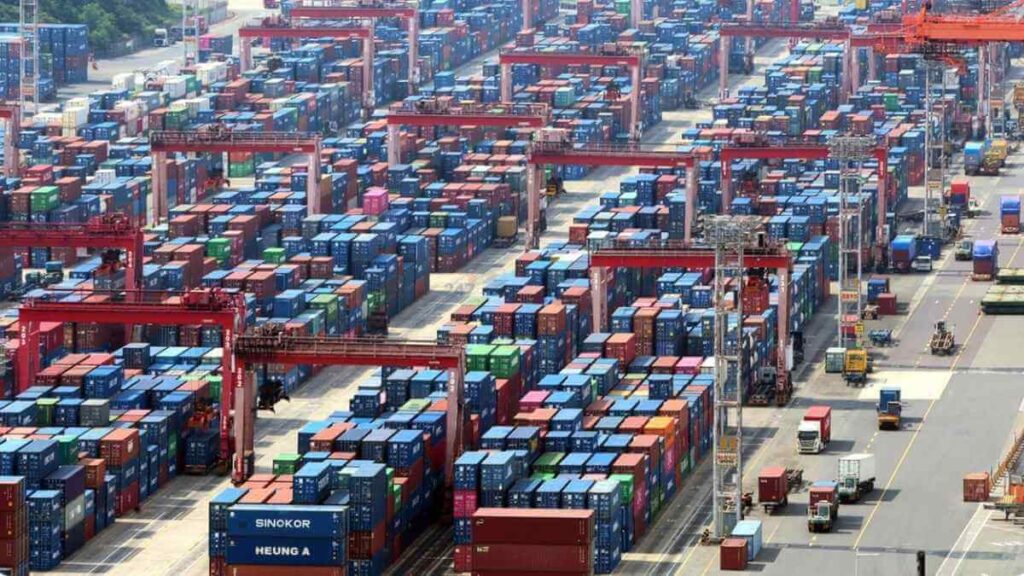Tắc nghẽn cảng biển toàn cầu thúc đẩy đà tăng cước