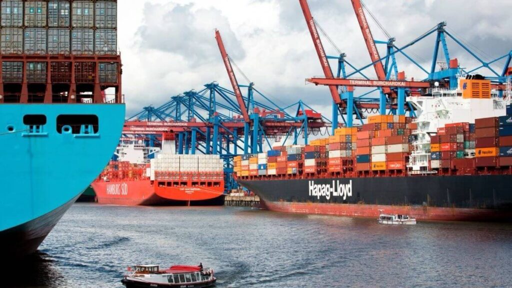 Maersk và Hapag-Lloyd khôi phục một tuyến vận tải qua kênh đào Suez