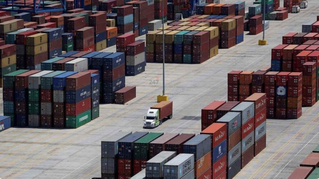 Nhập khẩu container Mỹ lập kỷ lục trước thời điểm áp thuế mới