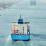 Tàu container của Maersk di chuyển trên tuyến hàng hải qua Biển Đỏ và Kênh đào Suez.