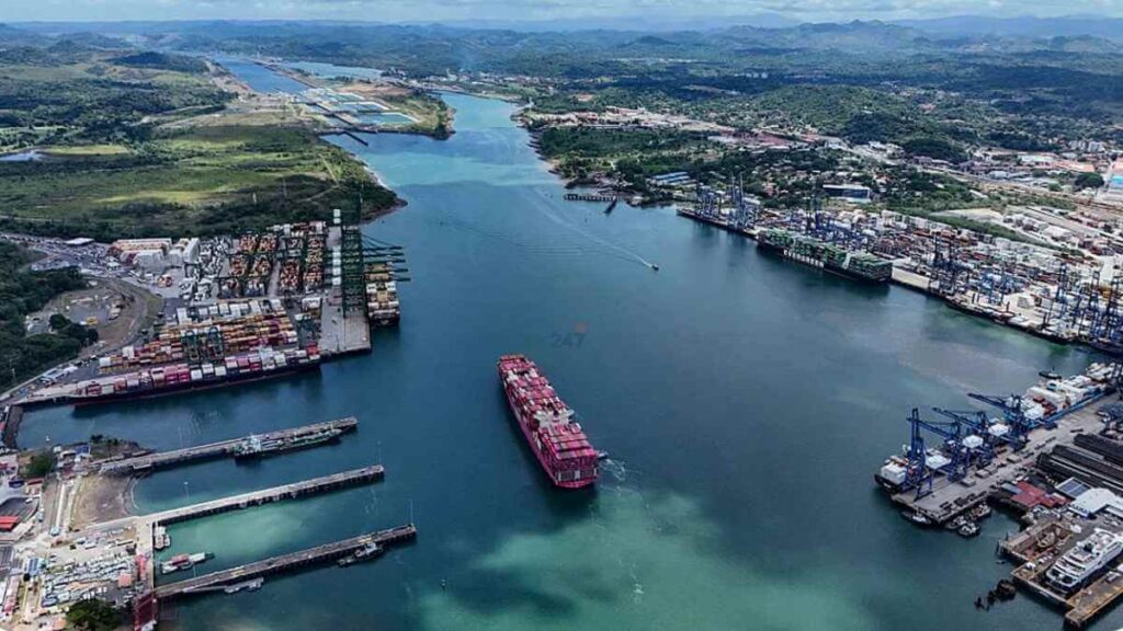 Trung Quốc bác cáo buộc gây sức ép với tàu mang cờ Panama