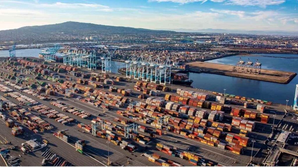 Los Angeles lập kỷ lục, Long Beach tăng mạnh sản lượng container