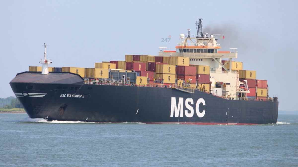 Tàu container MSC tại cảng Antwerp sau sự cố rò rỉ axit HF khiến hai bến container phải tạm dừng hoạt động